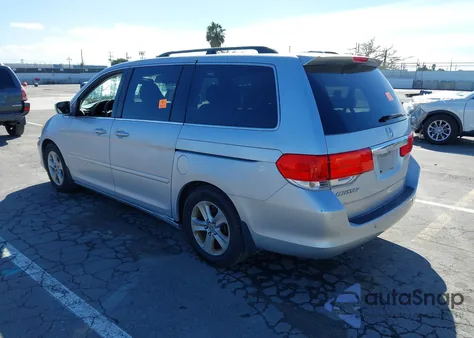 2010 Honda Odyssey Touring z USA, uszkodzony, nr VIN 5FNRL3H99AB033083